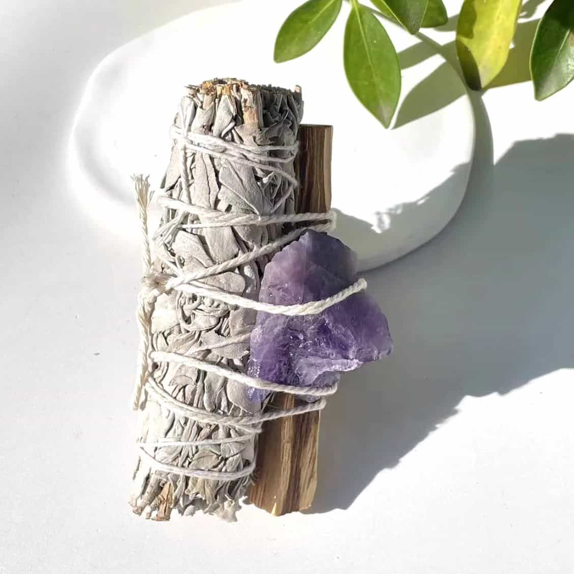 Trio Sauge Blanche, Palo Santo et Pierres Naturelles : Rituel de Purification et d’Énergie – Image 3