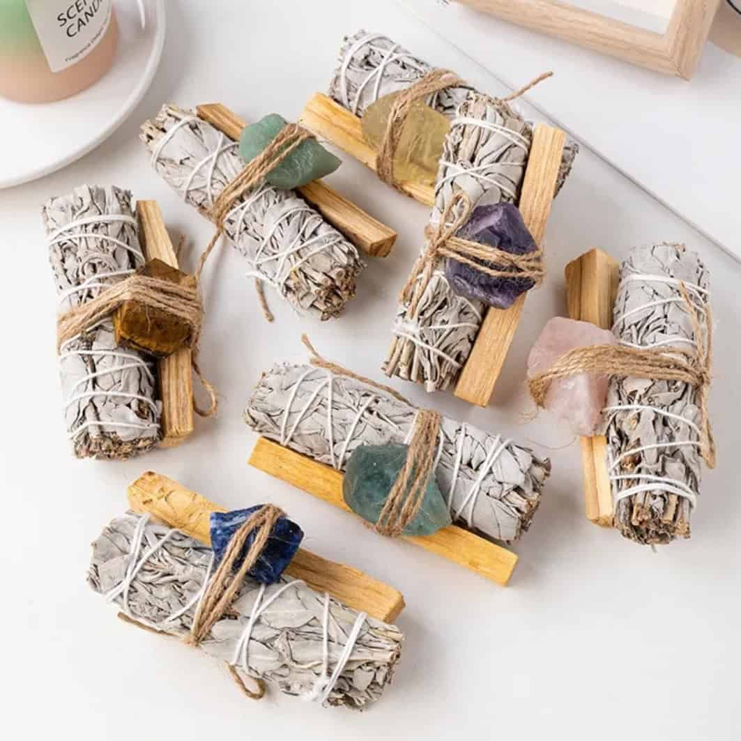 Trio Sauge Blanche, Palo Santo et Pierres Naturelles : Rituel de Purification et d’Énergie